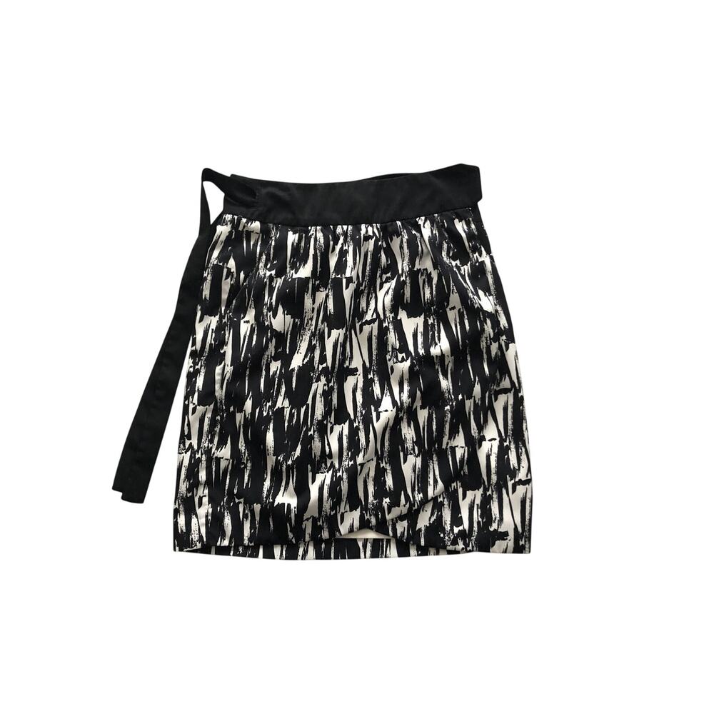 Banana Republic Wrap Skirt Black and White Printed Tie Waist Size 0
